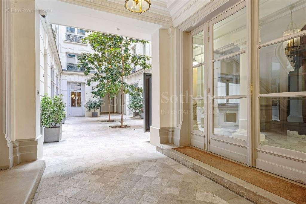 Appartement à PARIS-8E