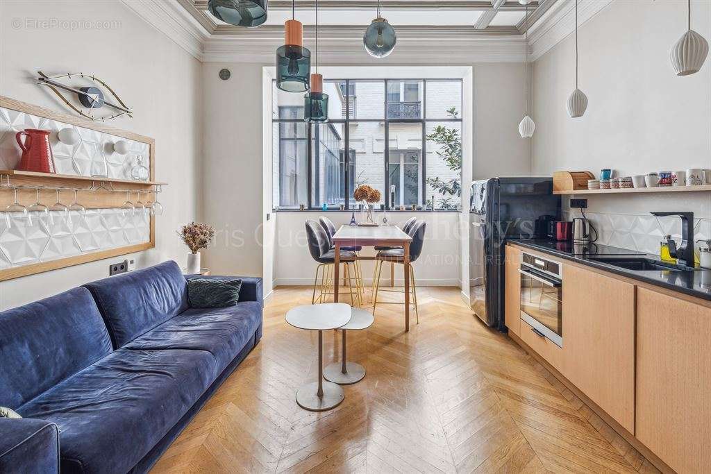 Appartement à PARIS-8E