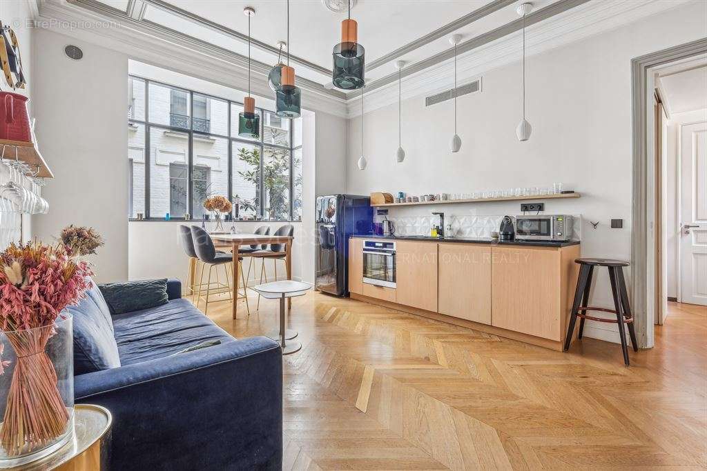 Appartement à PARIS-8E