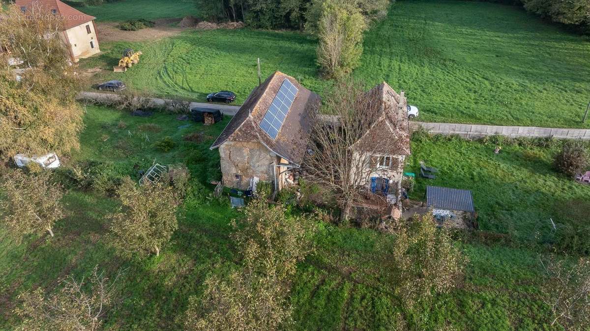 Maison à VEZERONCE-CURTIN