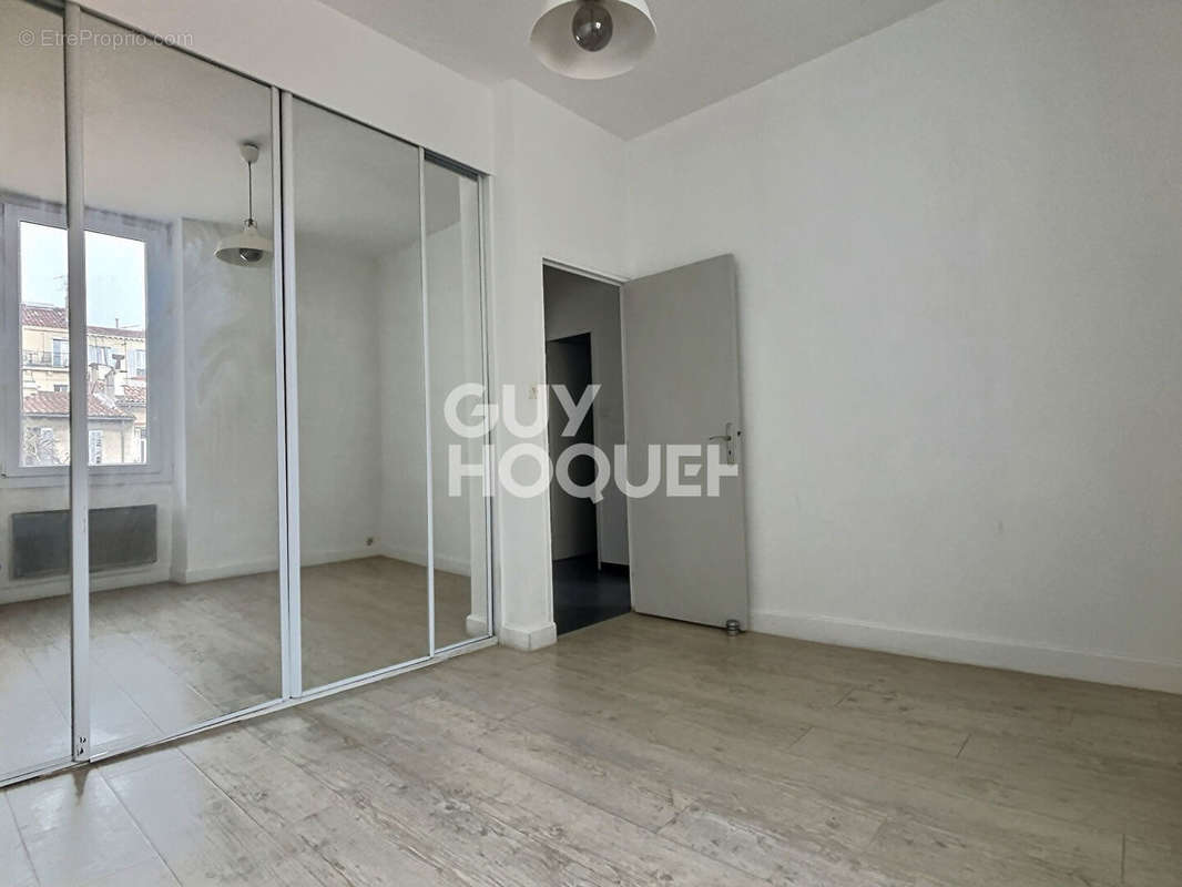 Appartement à MARSEILLE-5E