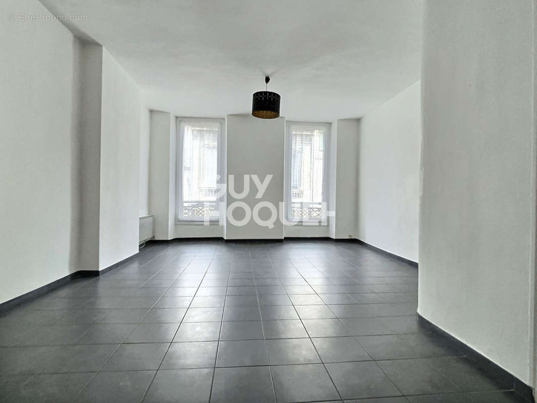 Appartement à MARSEILLE-5E