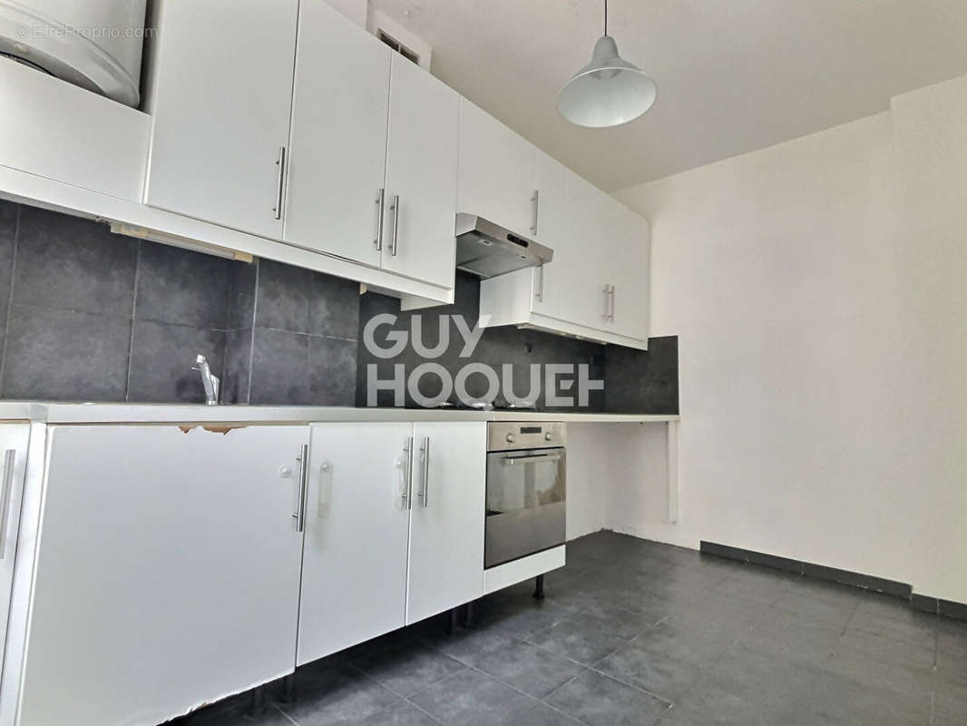 Appartement à MARSEILLE-5E