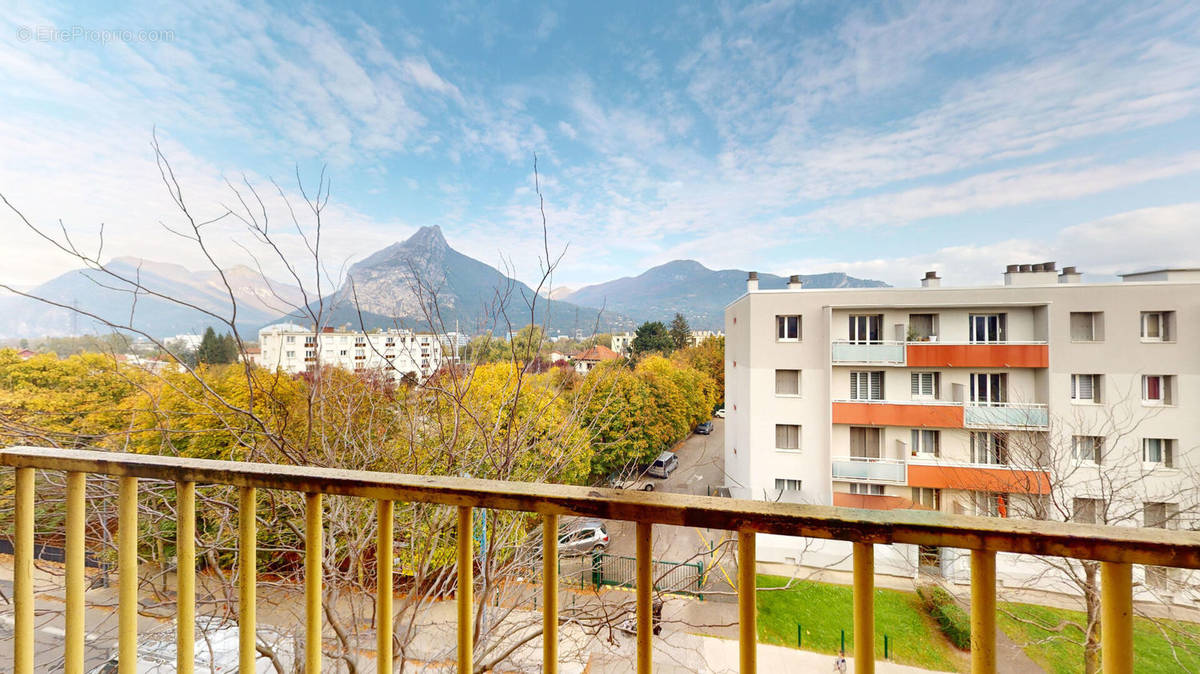 Appartement à FONTAINE