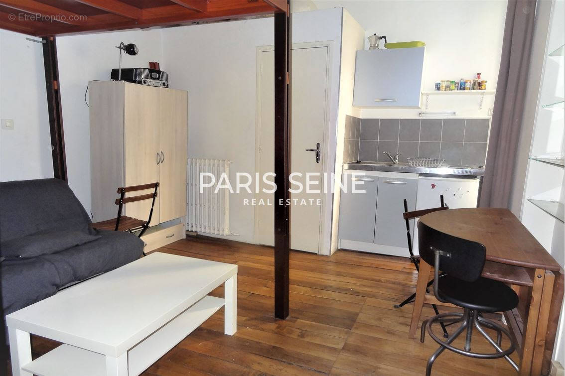 Appartement à PARIS-1E