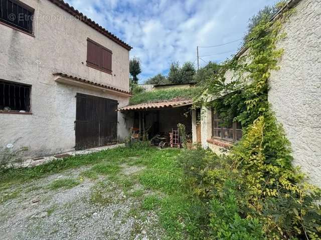 Appartement à SAINT-LAURENT-DU-VAR