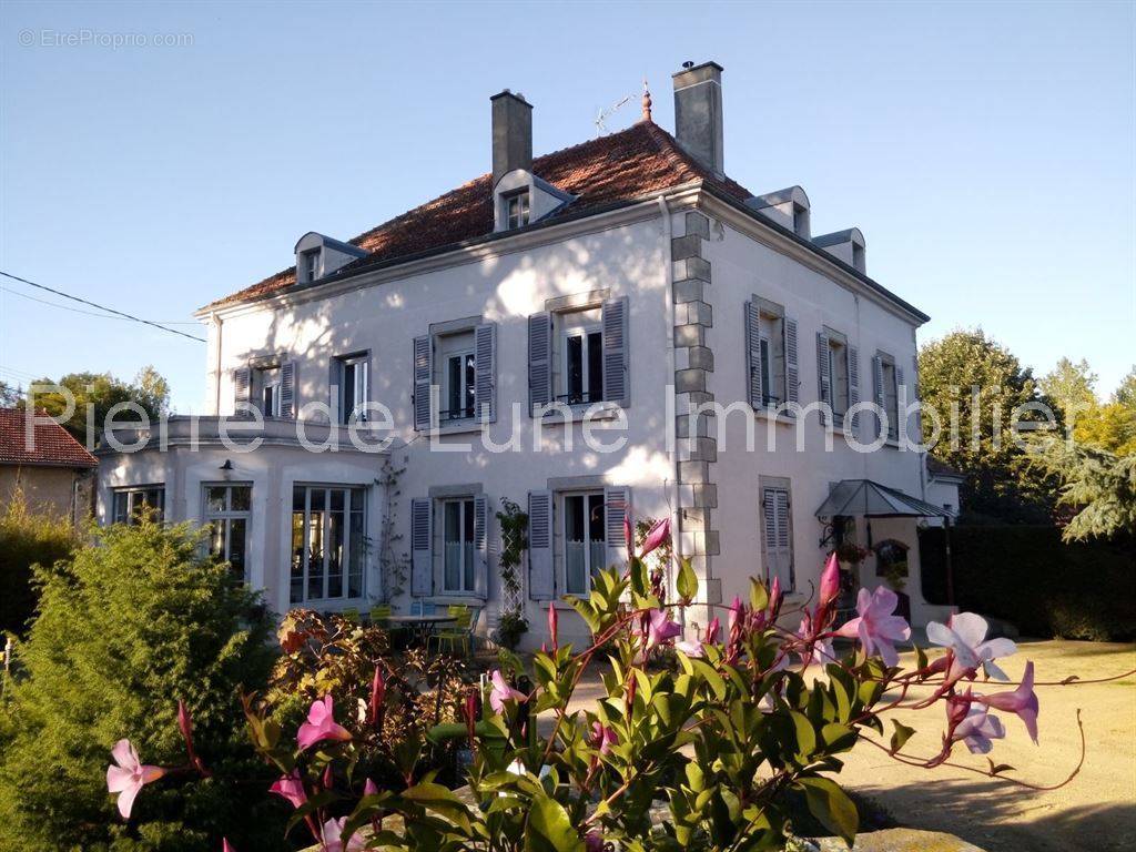 Maison à SAINT-FORGEUX-LESPINASSE