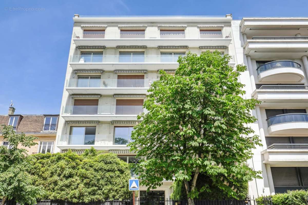 Appartement à NEUILLY-SUR-SEINE