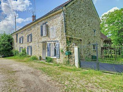 Maison à MOUROUX