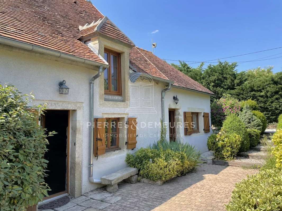 Maison à SAINT-GEORGES-DE-POISIEUX