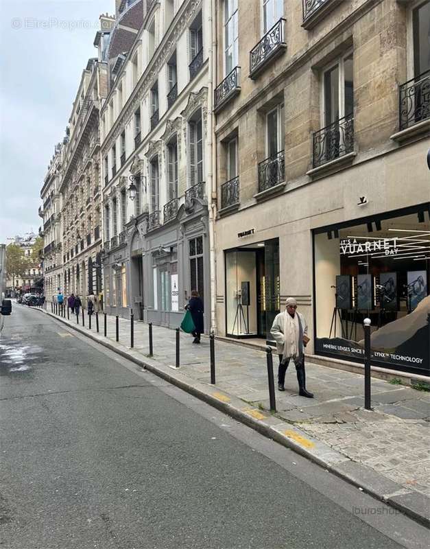 Commerce à PARIS-8E