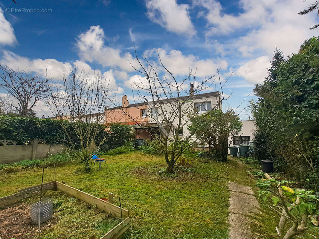 Maison à SAINT-GERMAIN-LES-ARPAJON