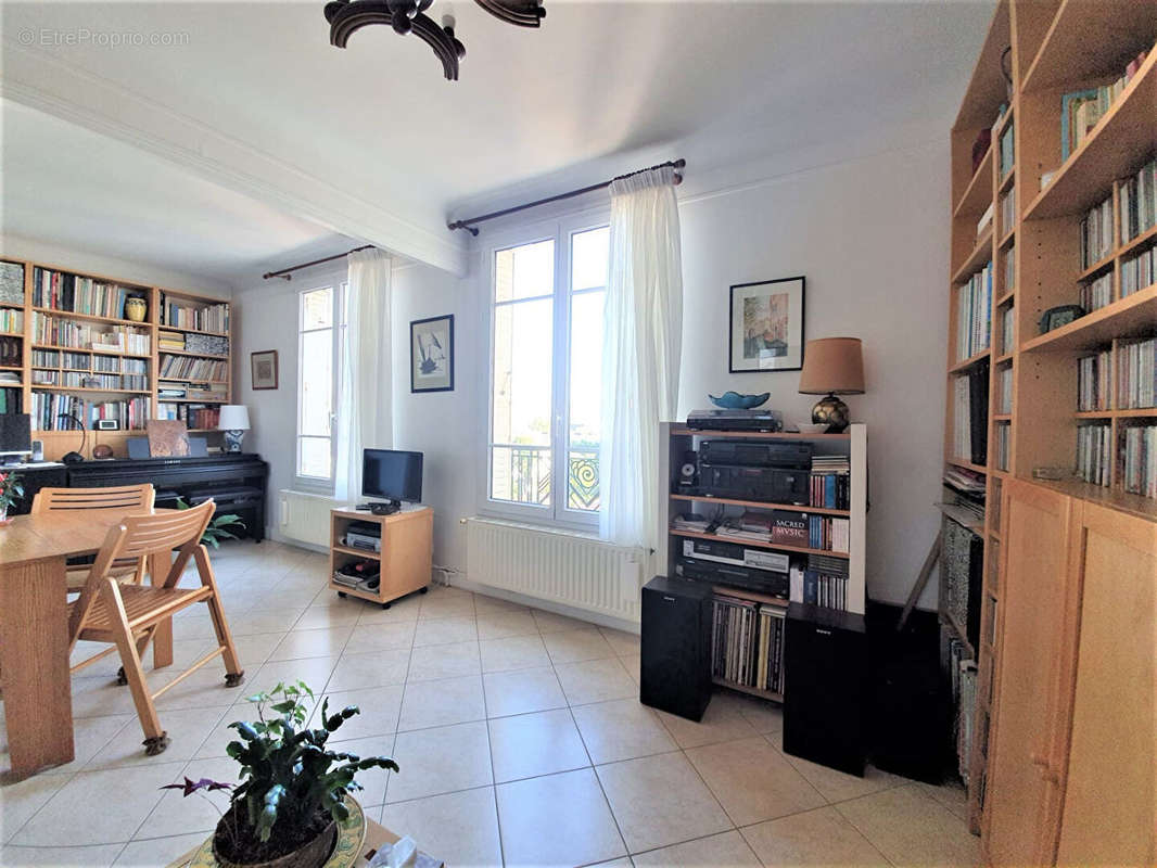 Appartement à COURBEVOIE