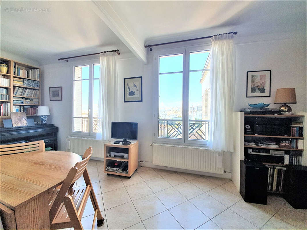 Appartement à COURBEVOIE