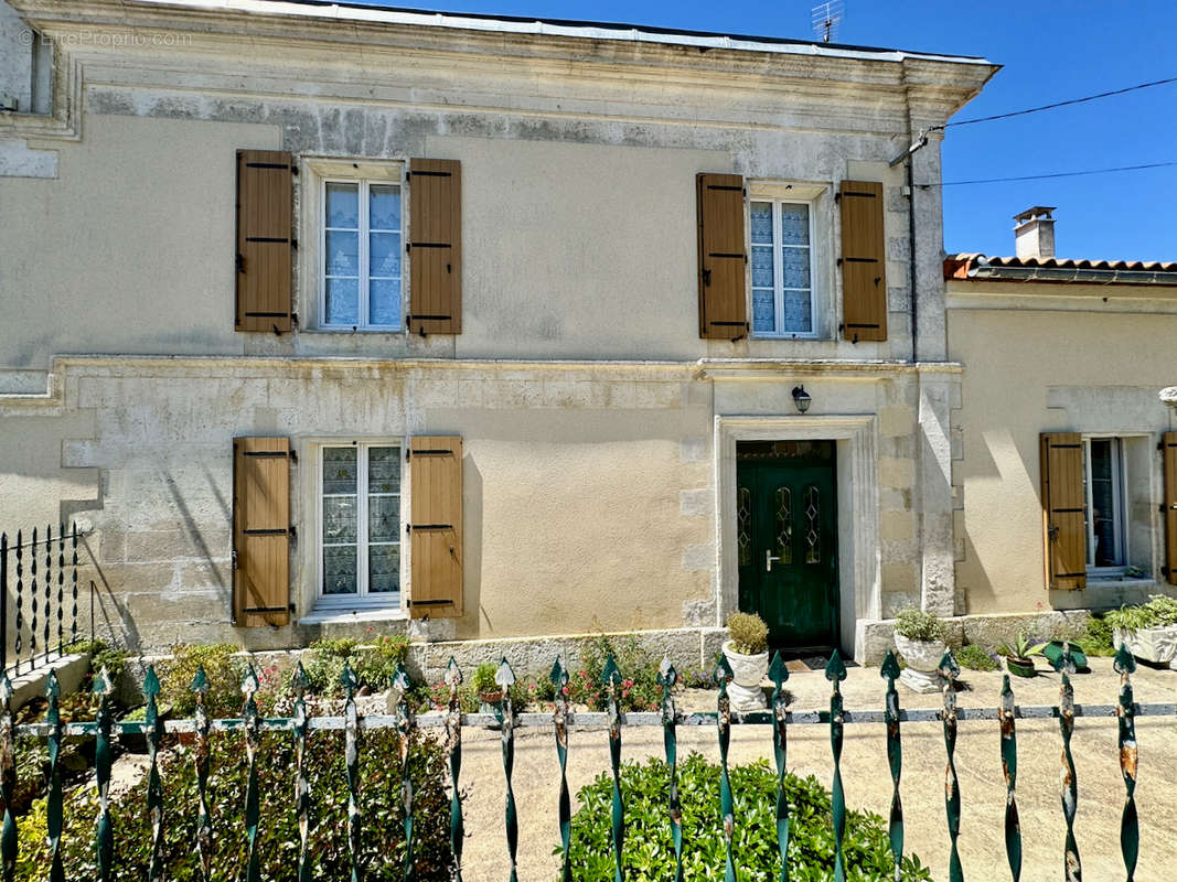 Maison à CHAMPNIERS