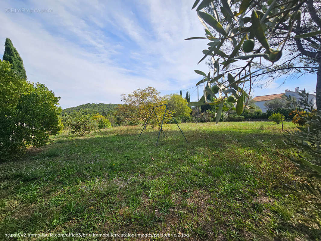 Terrain à LORGUES