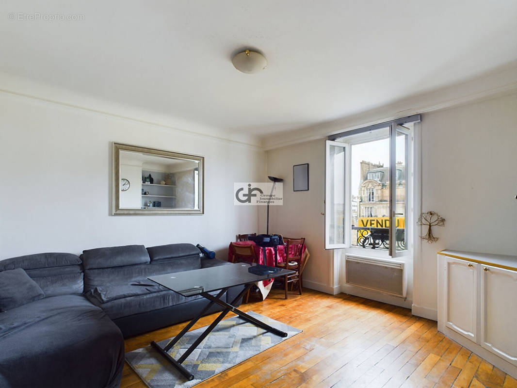 Appartement à PARIS-16E