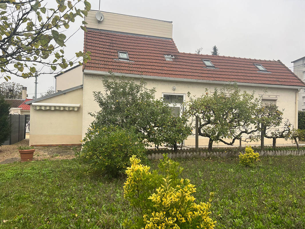 Maison à SAINT-JEAN-DE-LA-RUELLE