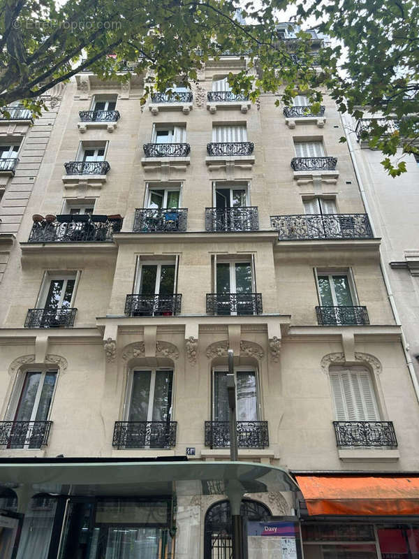 Appartement à PARIS-17E