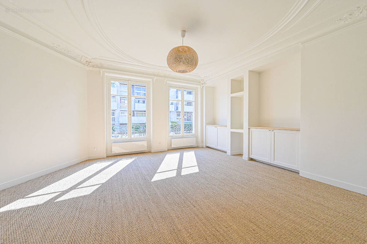 Appartement à PARIS-9E