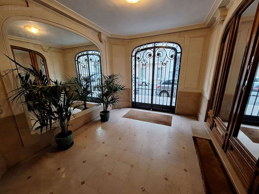 Appartement à PARIS-15E