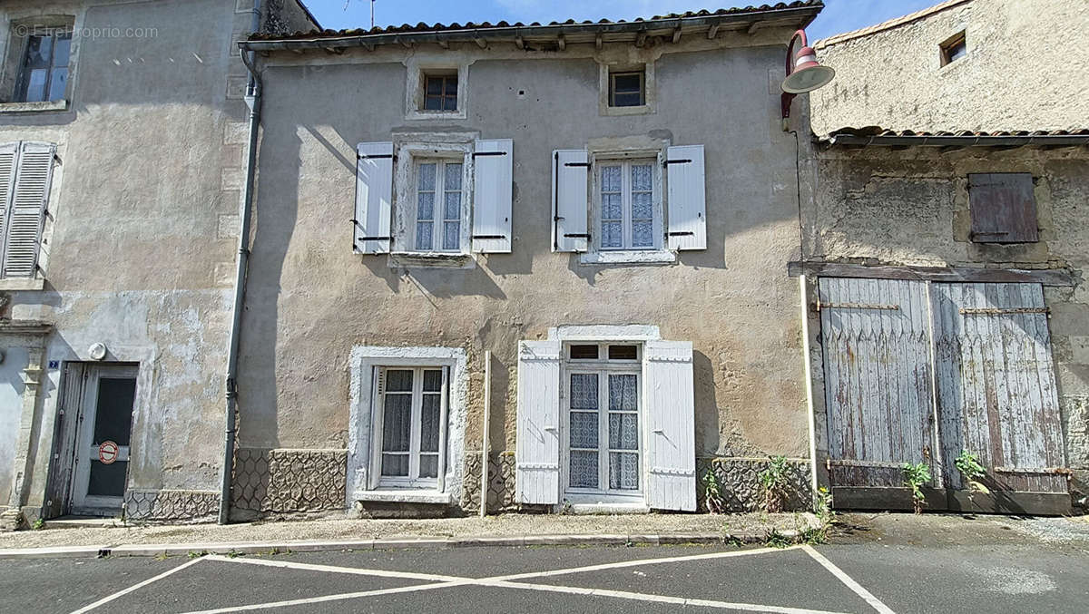 Maison à PAMPROUX