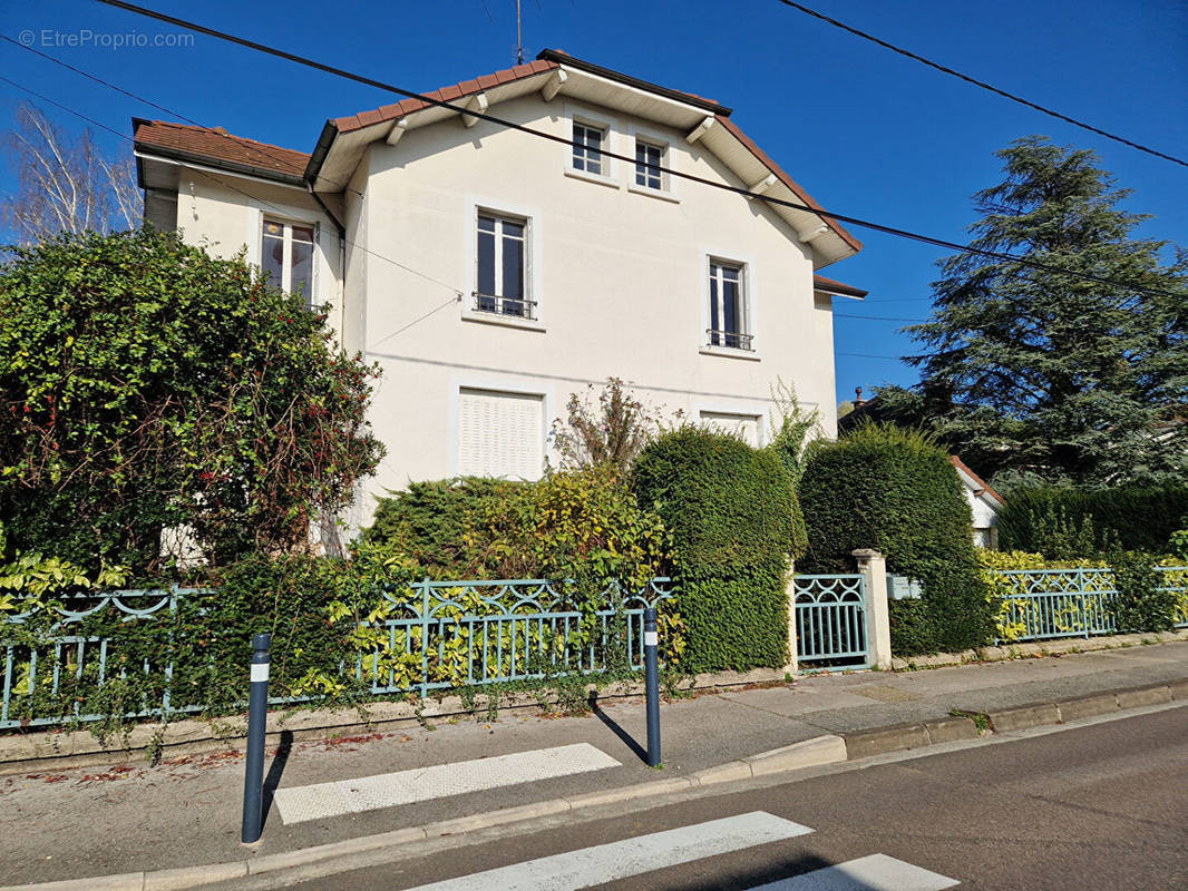 Maison à LONS-LE-SAUNIER