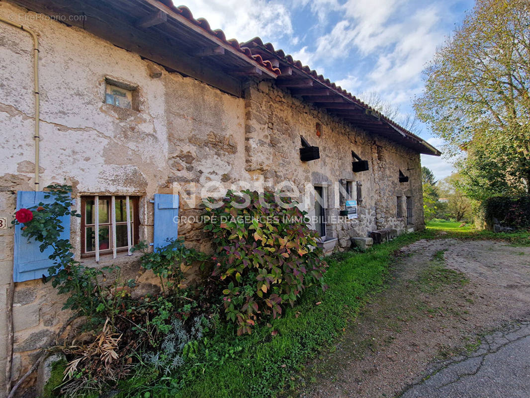 Maison à PIEGUT-PLUVIERS