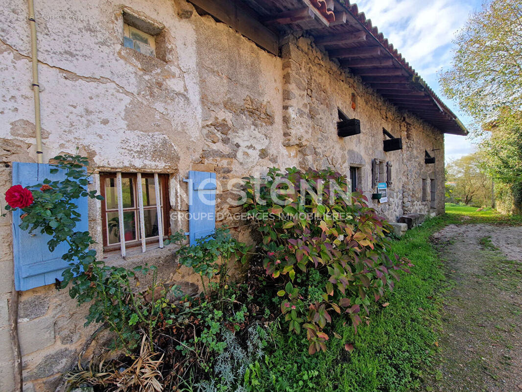 Maison à PIEGUT-PLUVIERS