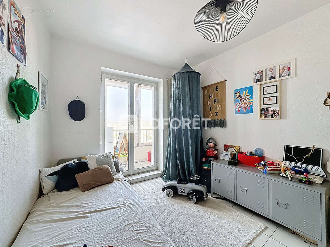 Appartement à MARSEILLE-4E