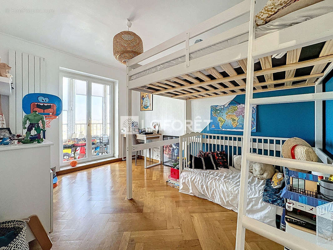 Appartement à MARSEILLE-4E