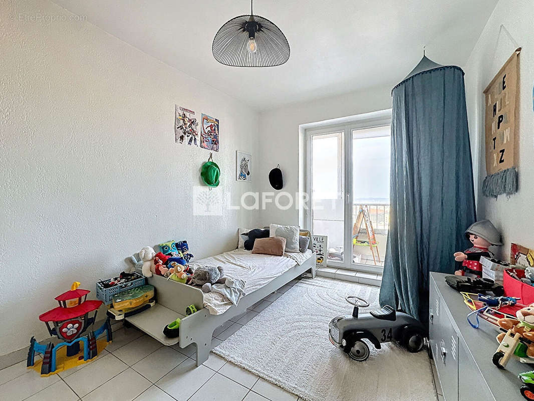 Appartement à MARSEILLE-4E