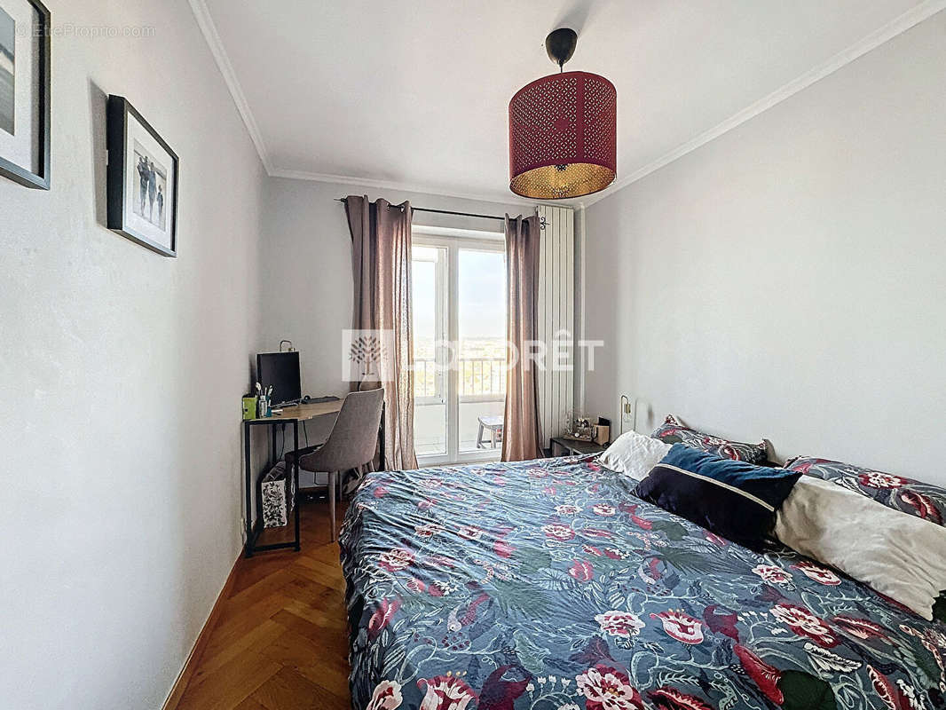 Appartement à MARSEILLE-4E