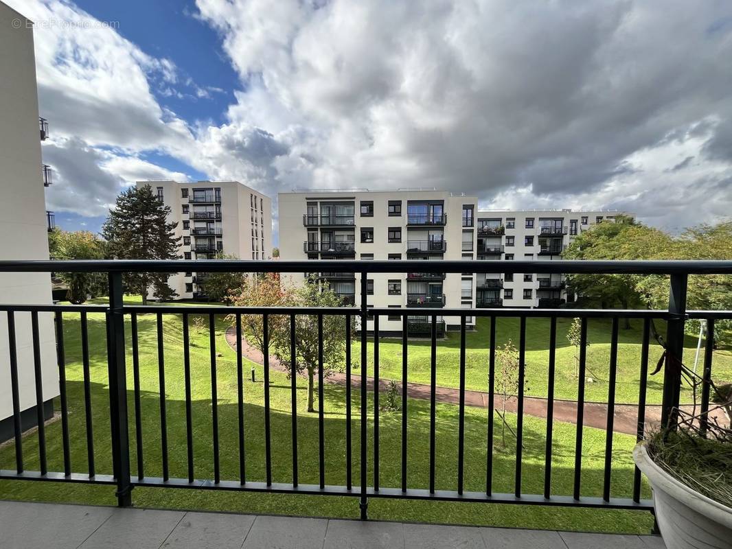 Appartement à LES CLAYES-SOUS-BOIS