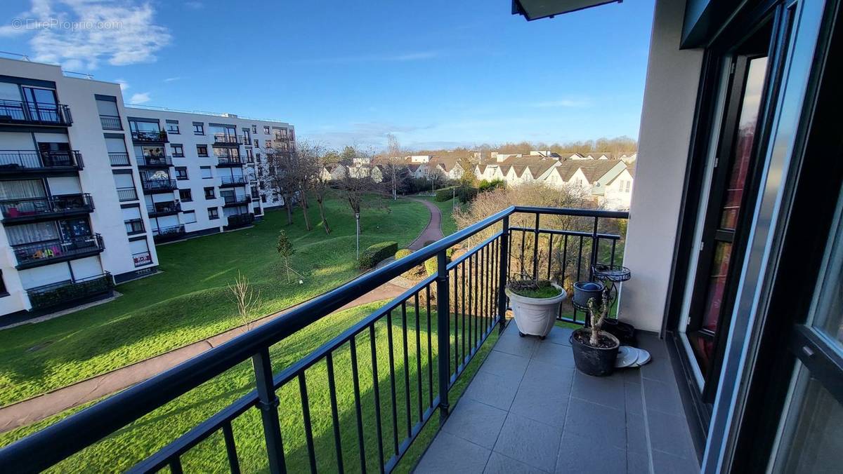 Appartement à LES CLAYES-SOUS-BOIS