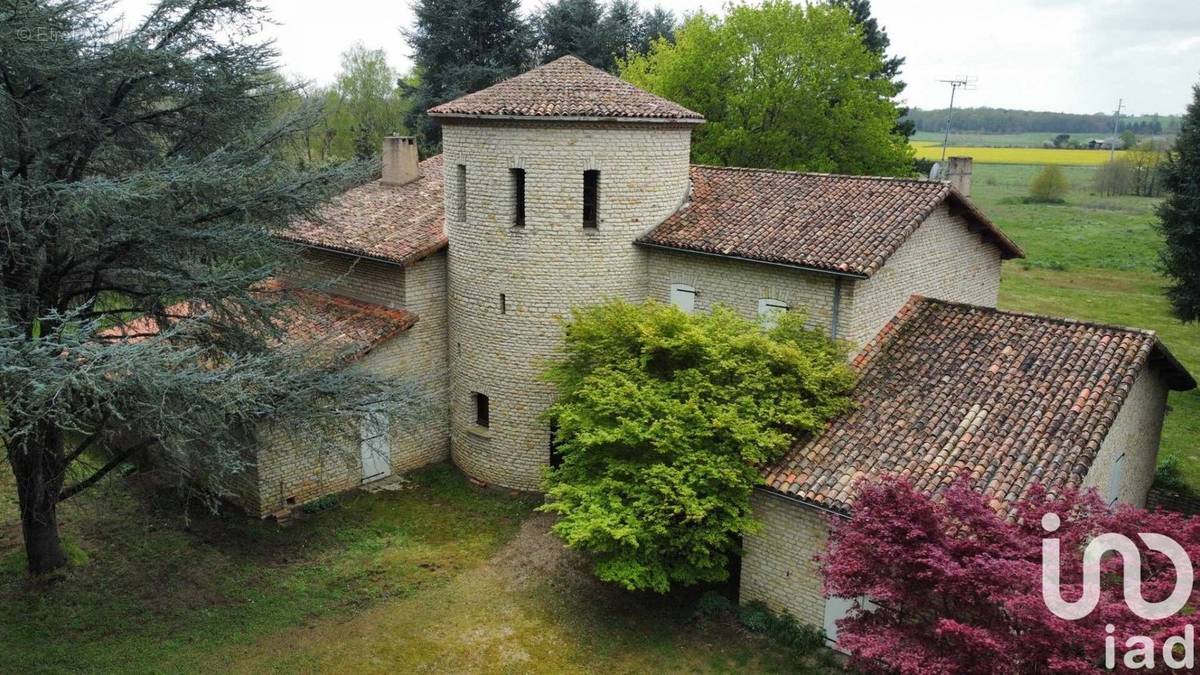 Photo 1 - Maison à SAINT-GENEST-D&#039;AMBIERE