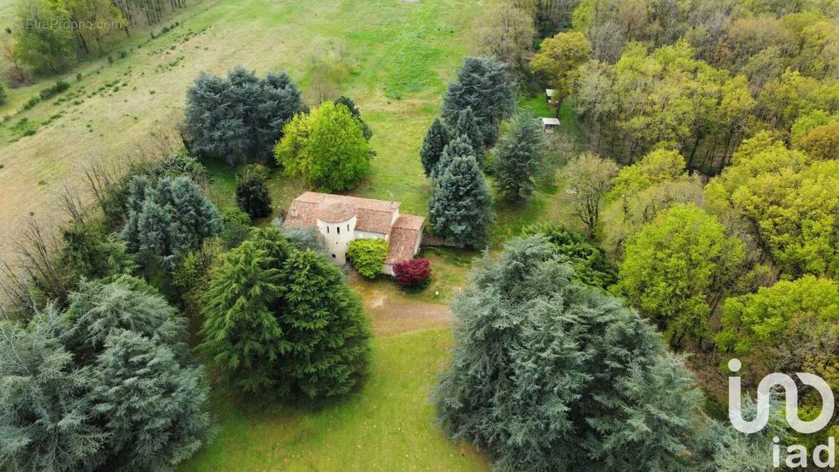 Photo 2 - Maison à SAINT-GENEST-D&#039;AMBIERE