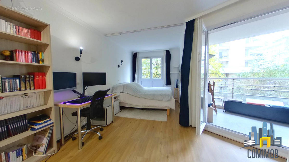 Appartement à COURBEVOIE