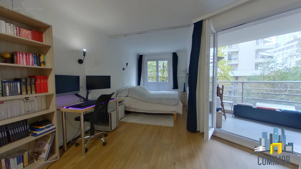 Appartement à COURBEVOIE