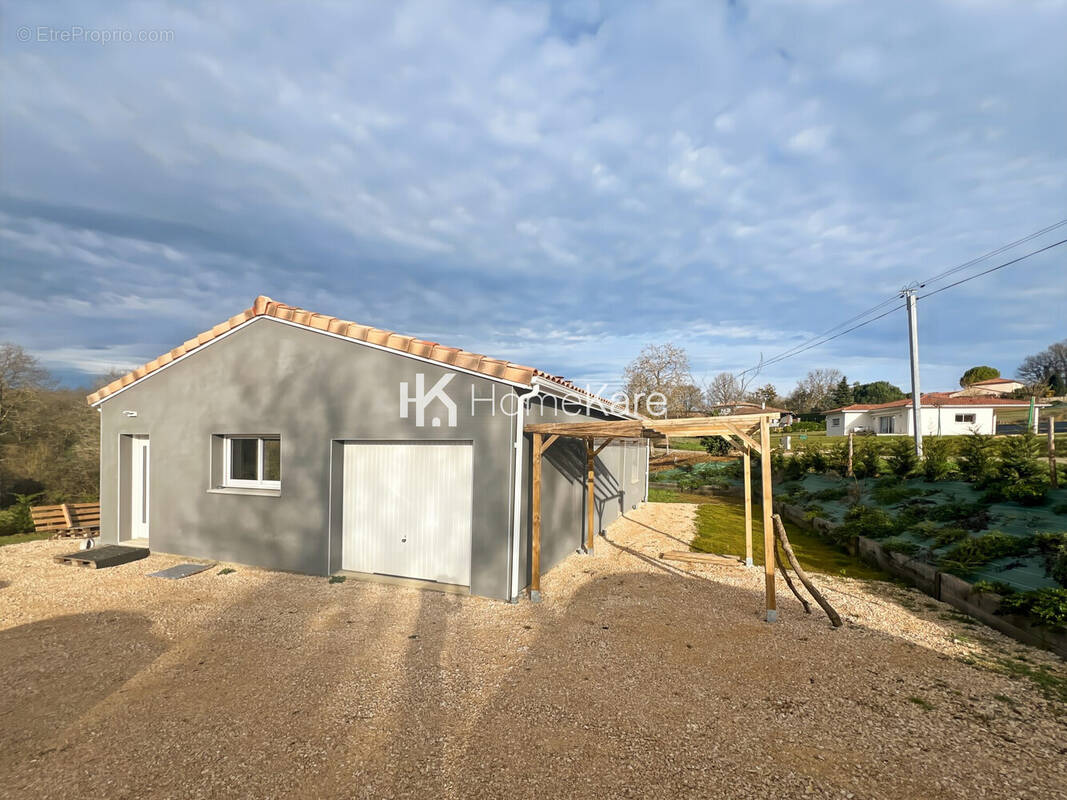 Maison à AURIGNAC