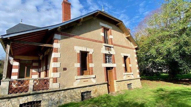 Maison à SAINT-PIERRE-LE-MOUTIER