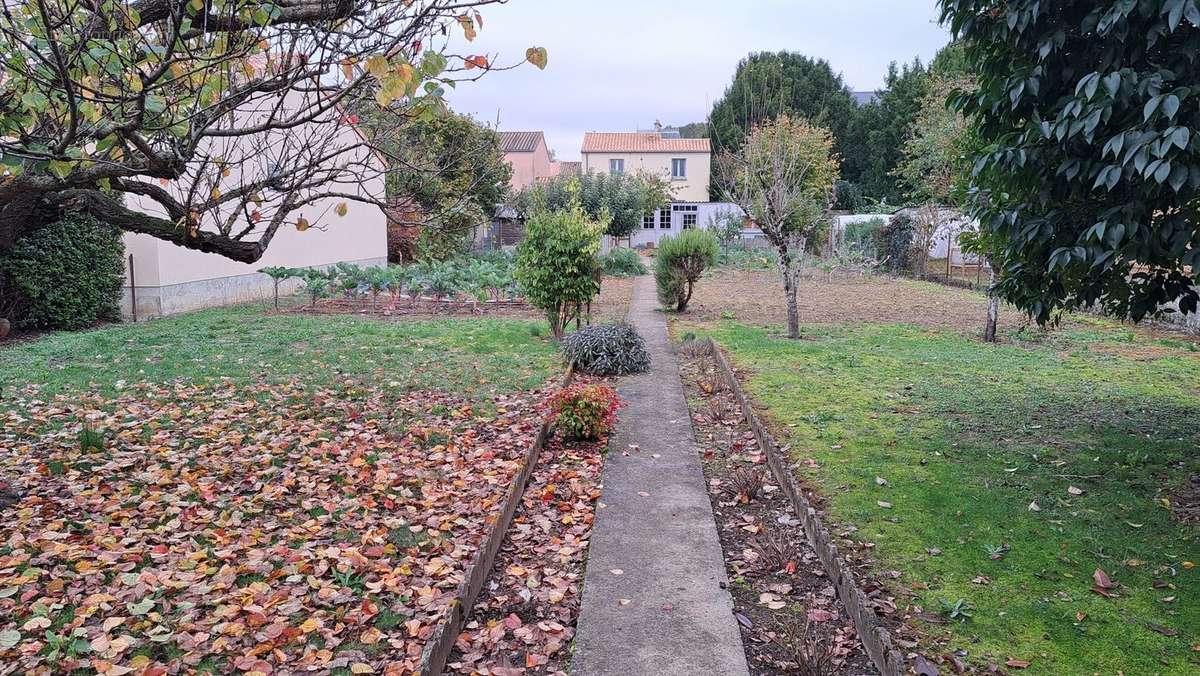 jardin - Maison à JAUNAY-CLAN