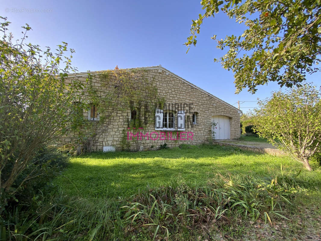 Maison à PERNES-LES-FONTAINES