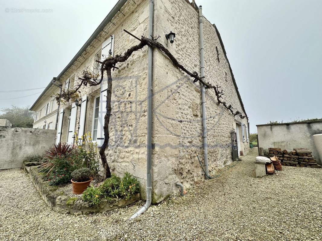 Maison à MORTAGNE-SUR-GIRONDE