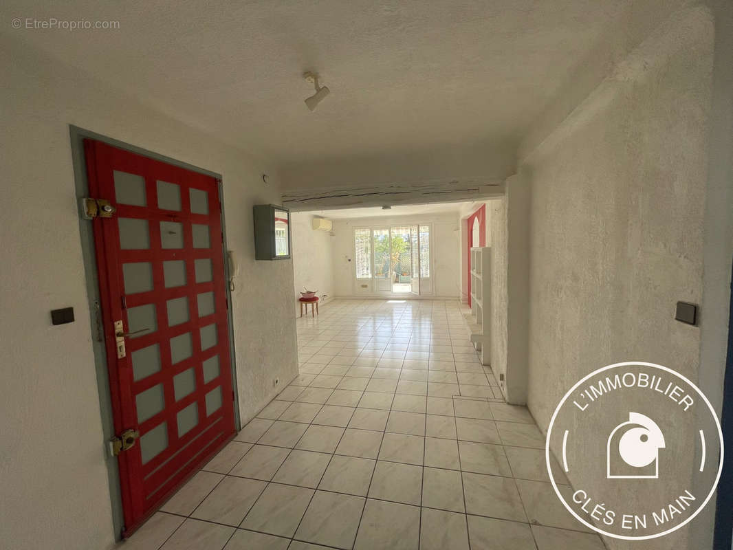 Entrée/Séjour - Appartement à FREJUS