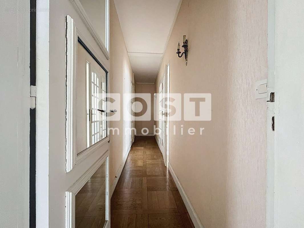 Appartement à PARIS-17E