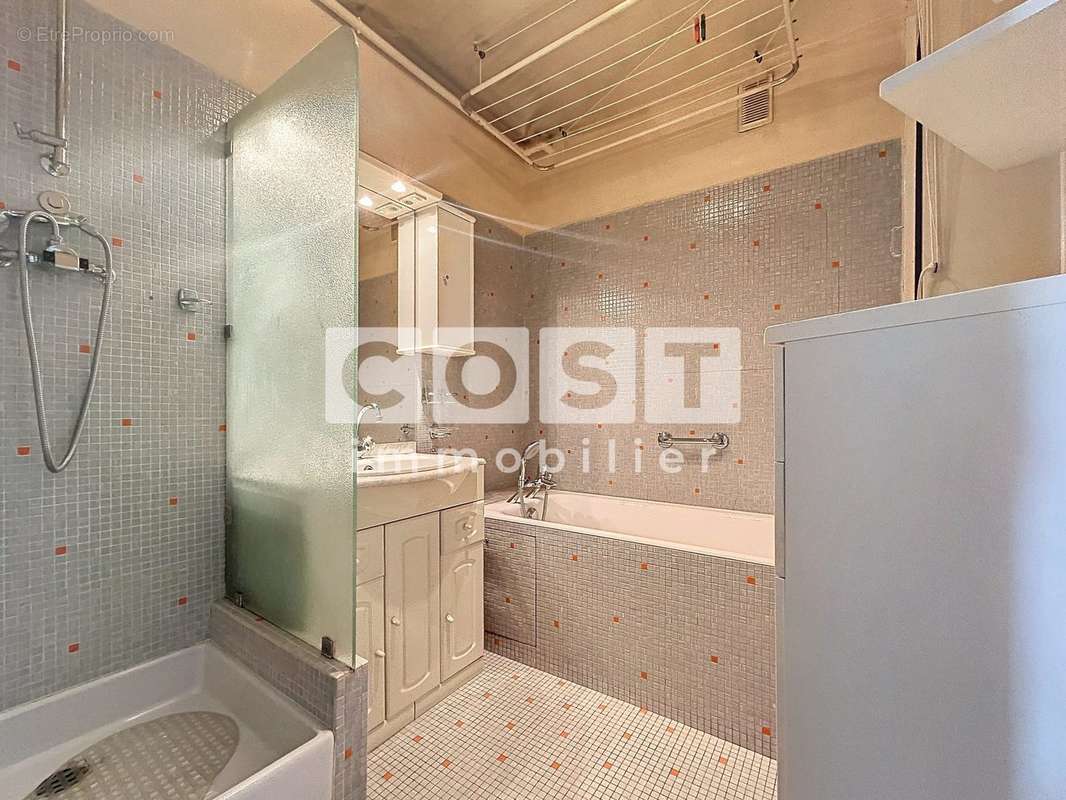 Appartement à PARIS-17E