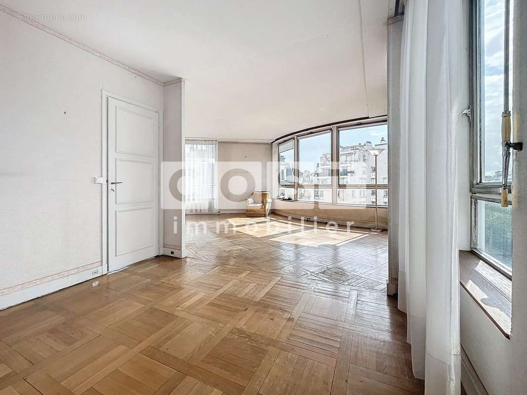 Appartement à PARIS-17E