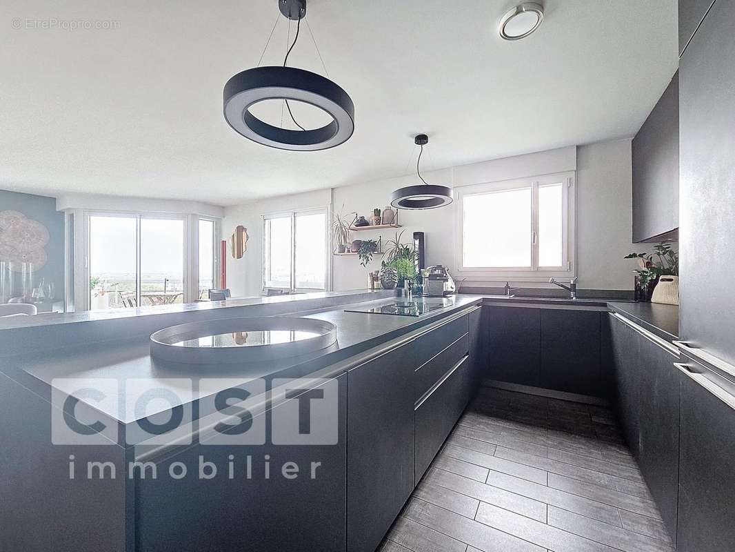 Appartement à COURBEVOIE