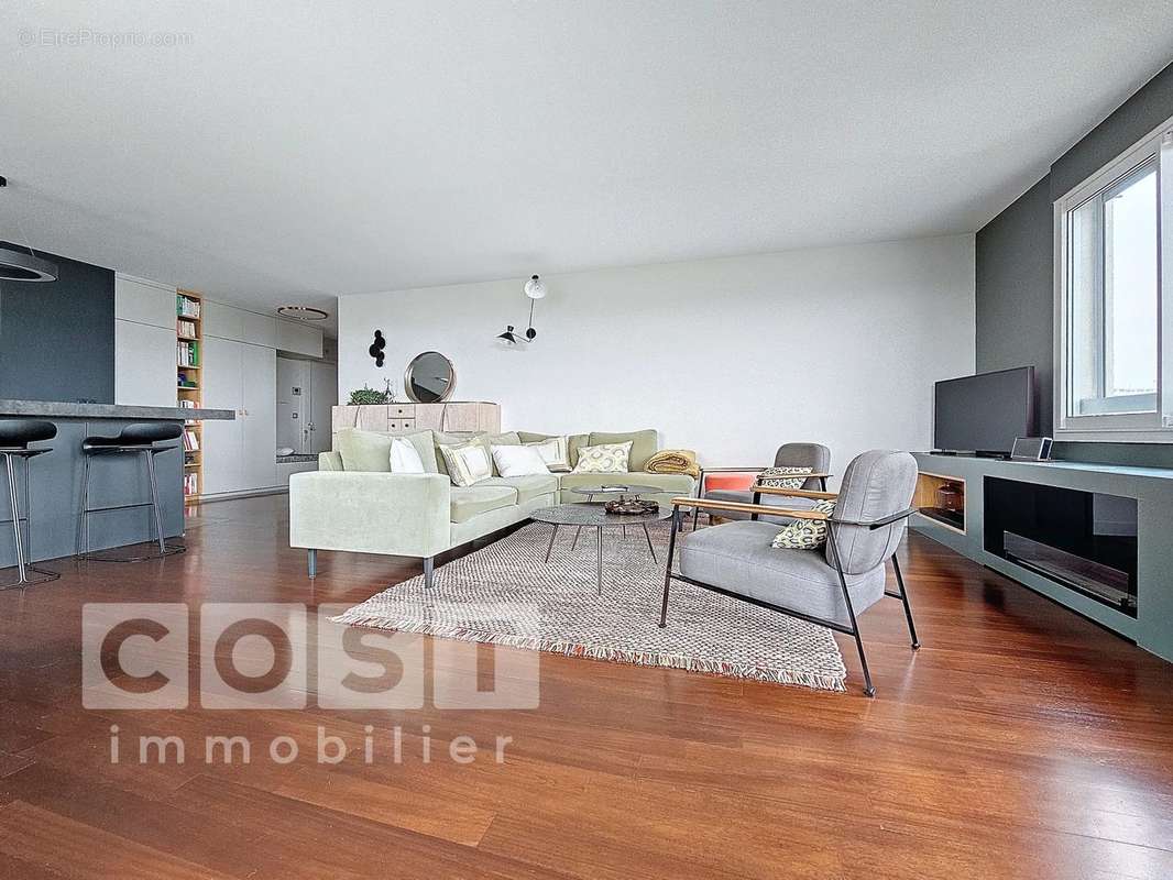 Appartement à COURBEVOIE